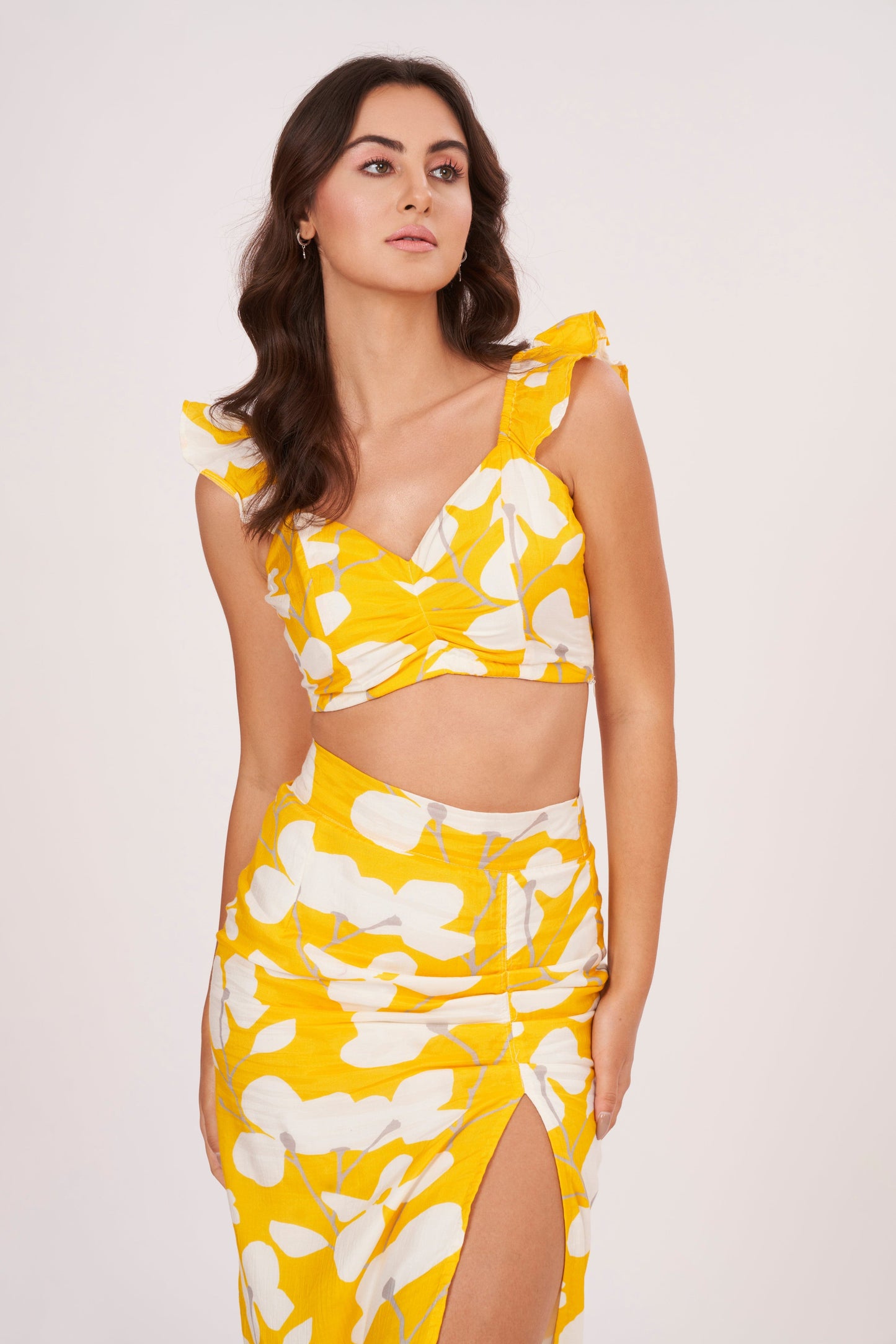 Thigh-length floral skirt with lightweight muslin fabric, ensuring comfort in hot weather. Abstract print exudes sophistication, while trendy cut complements modern appeal.