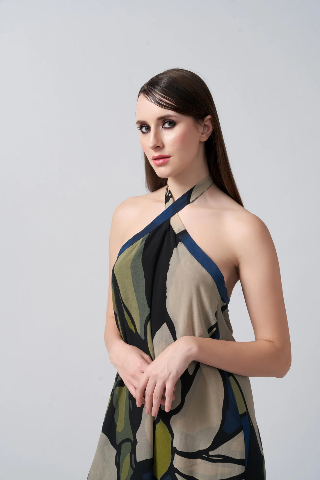 Is It Better to Wear Tight or Loose Dresses in the Heat?