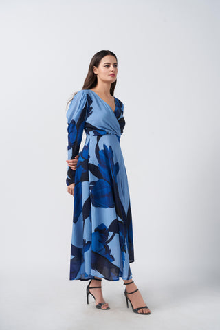 Crepe ankle-length dress with an overlapped V-neck and a side slit for ease of movement