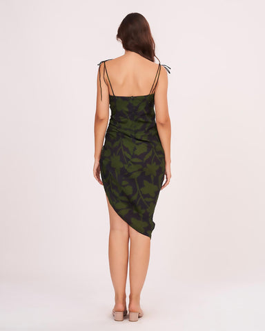 Straight back neckline featuring a concealed central zipper closure and delicate adjustable tie-up shoulder straps.