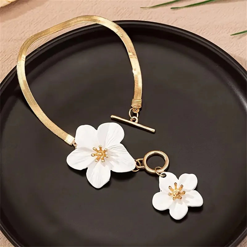 Floral Charm Anklet – White