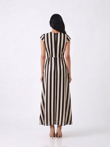 Crimson Élan features a fully covered back with a concealed zipper and a flowing ankle-length skirt.
