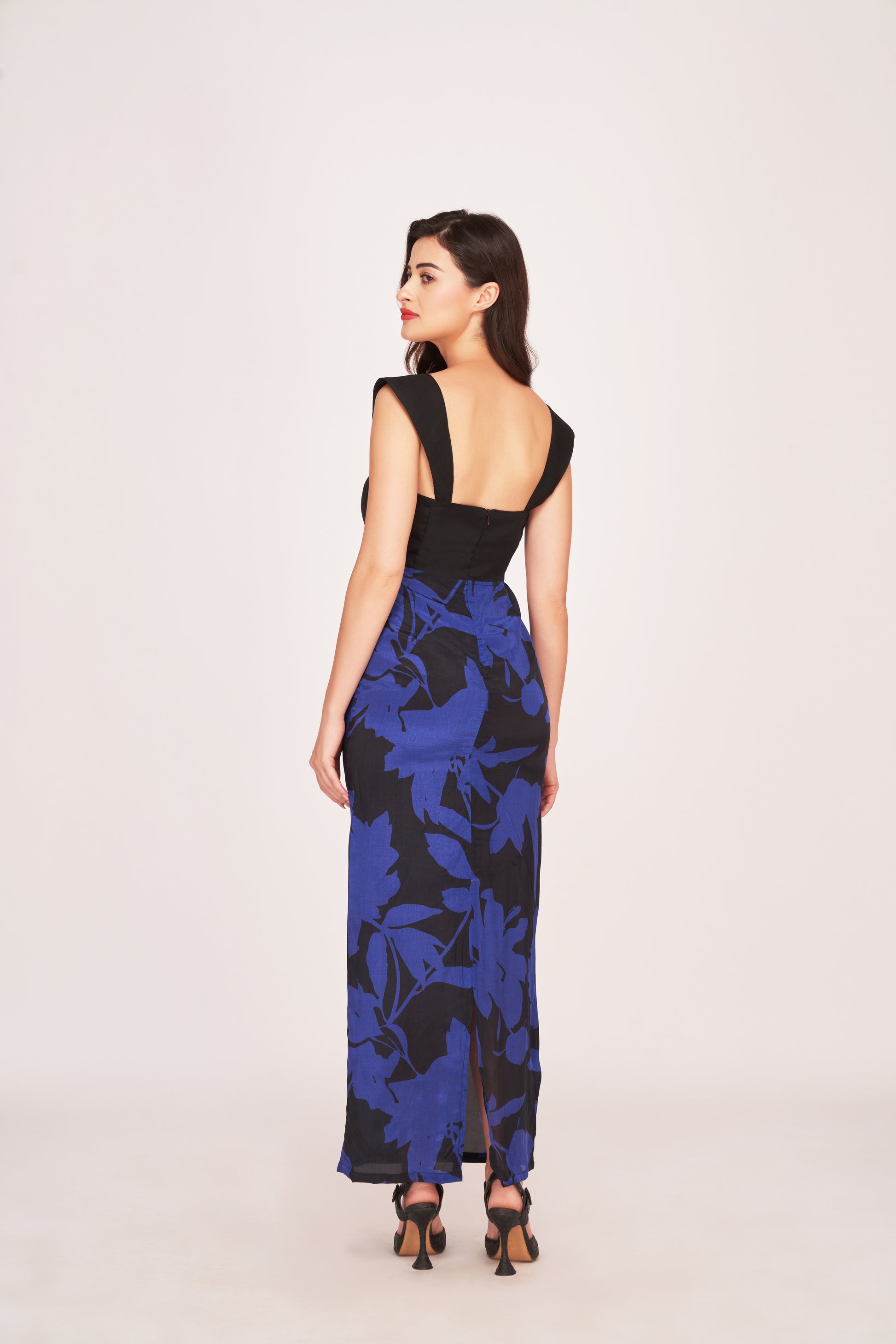 Rear view of the sweetheart neck floral dress with back zip closure and soft crepe drape.