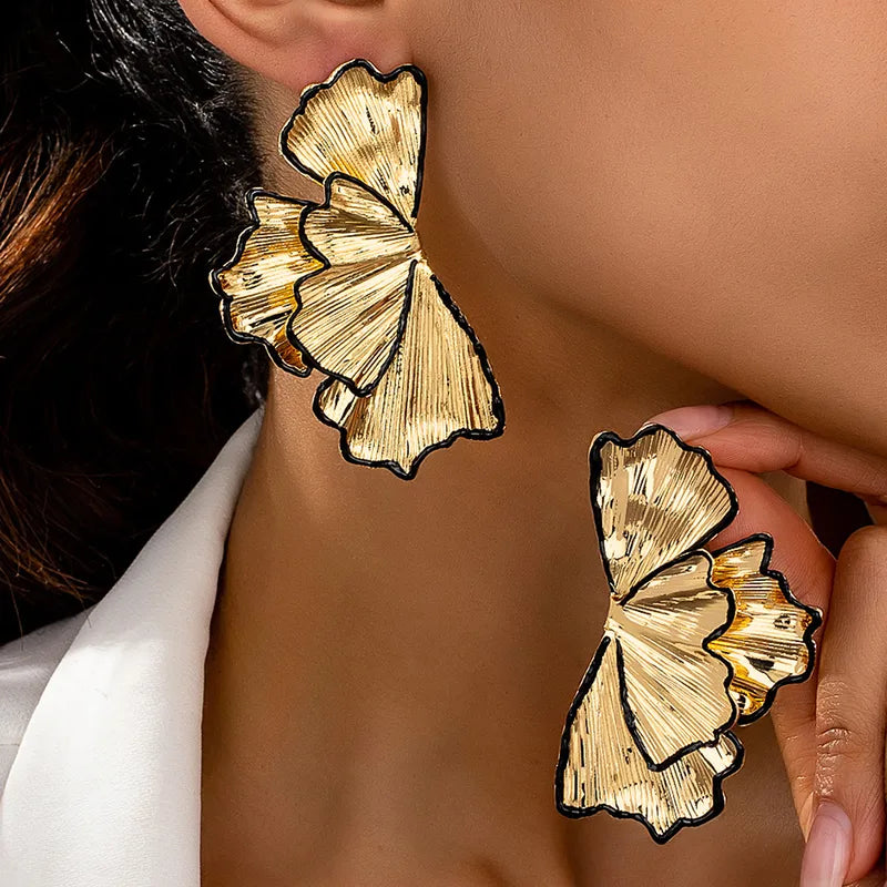 Leaf Petal Stud Earrings – Gold