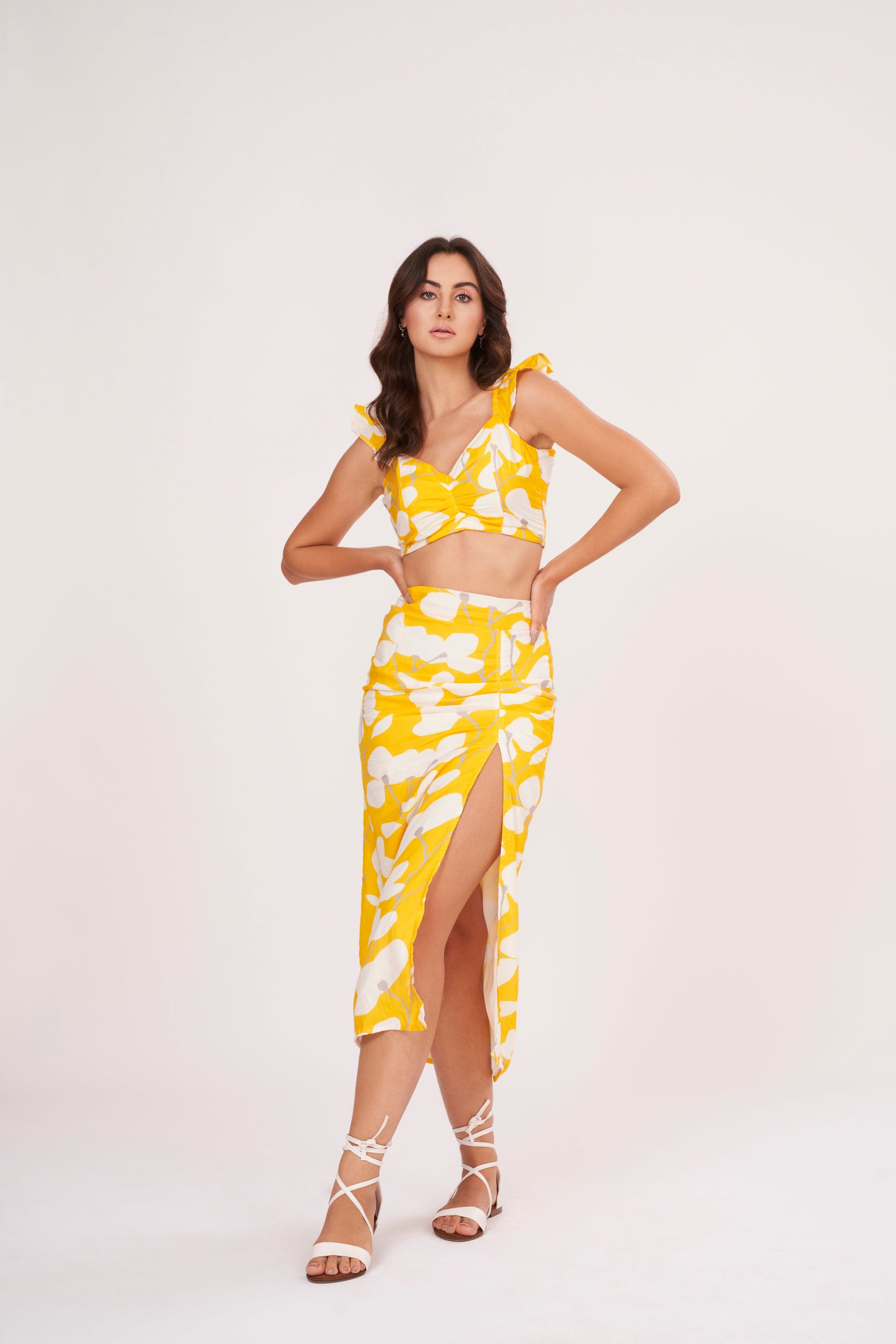 Thigh-length floral skirt with lightweight muslin fabric, ensuring comfort in hot weather. Abstract print exudes sophistication, while trendy cut complements modern appeal.