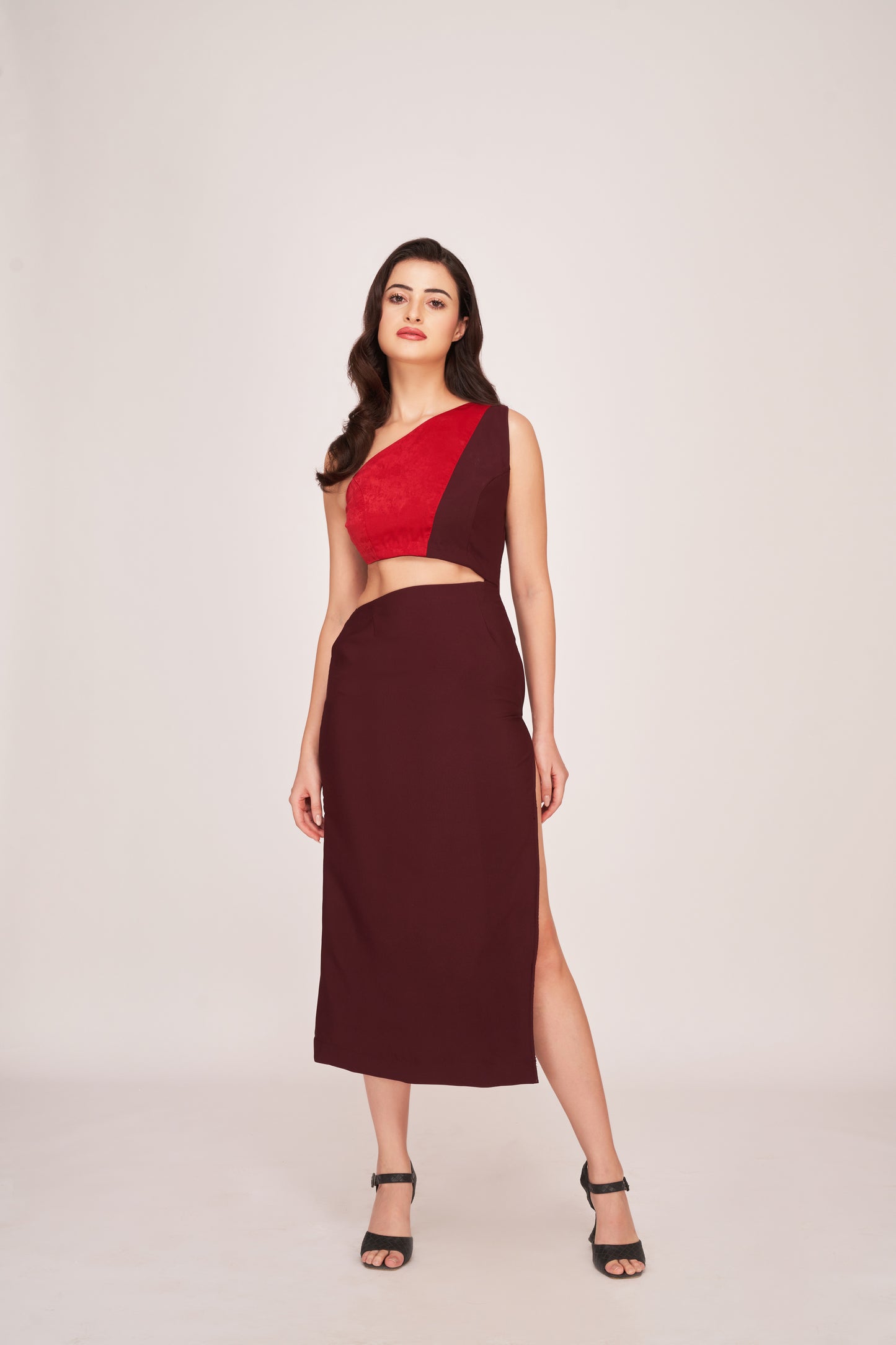 Enchanté Elegance: One-Shoulder Soirée Dress