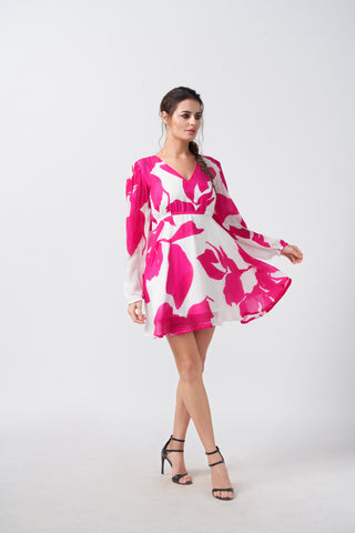 Short crepe dress with a V-neckline and a soft floral print