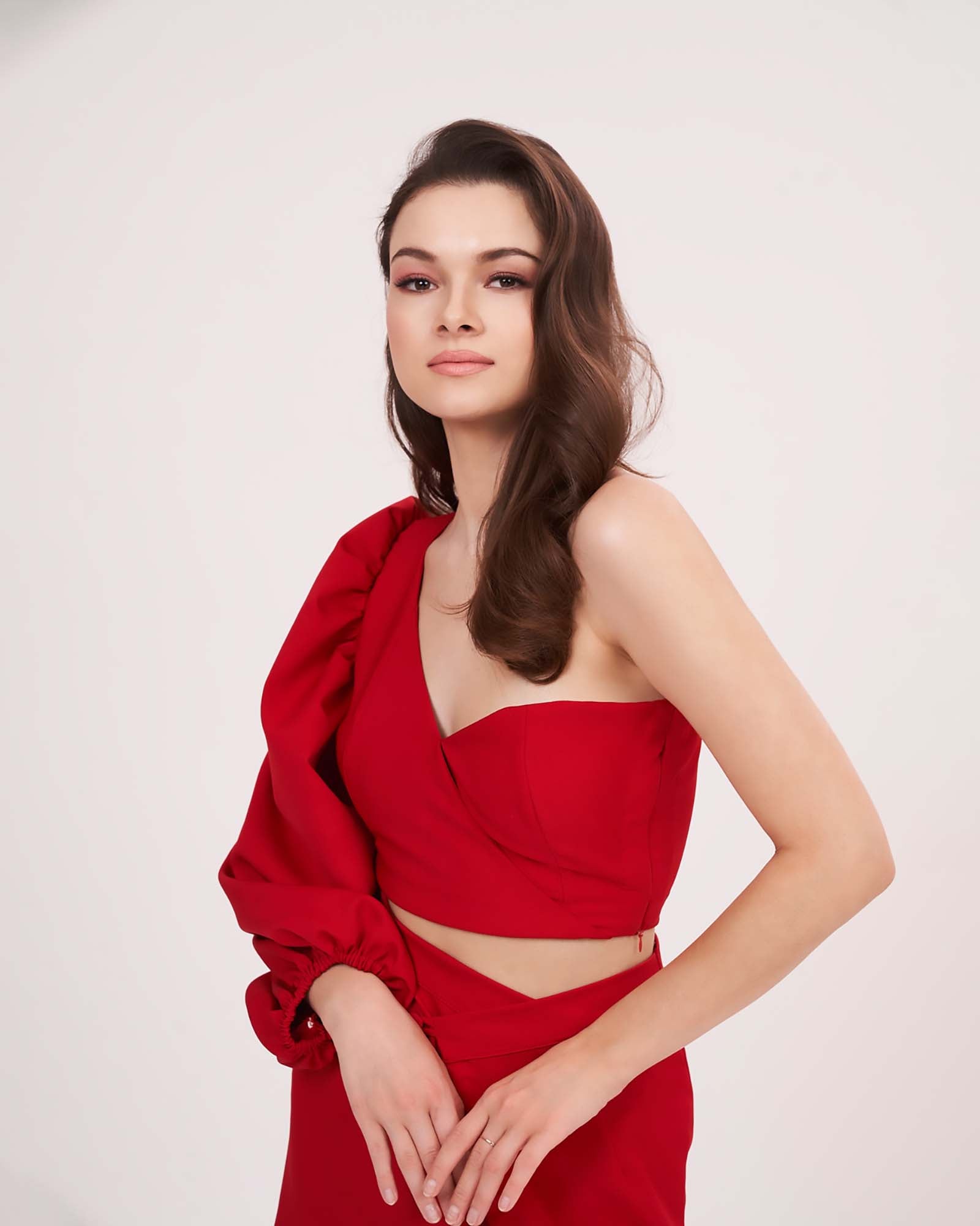 Mid-close view highlighting the full balloon sleeve and fitted bodice of the crop top, showing the elegant shape and styling of the co-ord set.