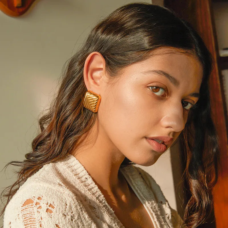 A beautiful example of contemporary jewelry design, these gold-toned geometric earrings feature a polished, liquid-metal aesthetic that effortlessly elevates both casual daytime looks and elegant evening wear.