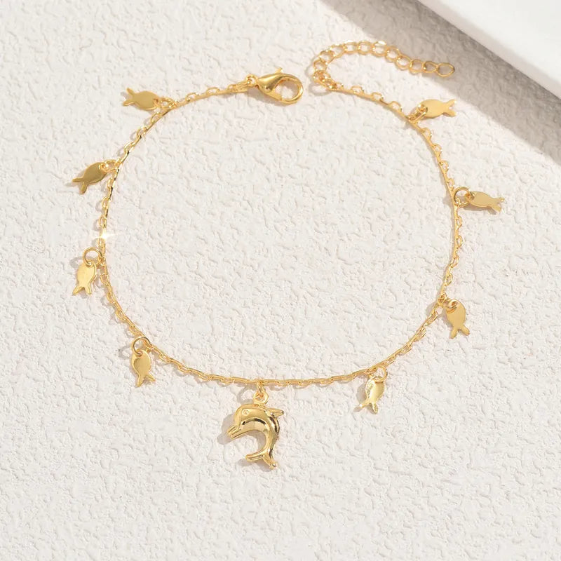 This elegant gold charm anklet captures the essence of the ocean, making it a lovely gift or a versatile piece for casual seaside outings.