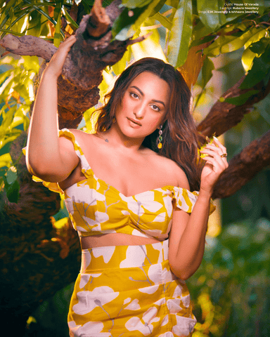 Sweetheart-neck muslin co-ord set with a front-slit skirt, perfect for brunches, celebrations, and warm-weather events